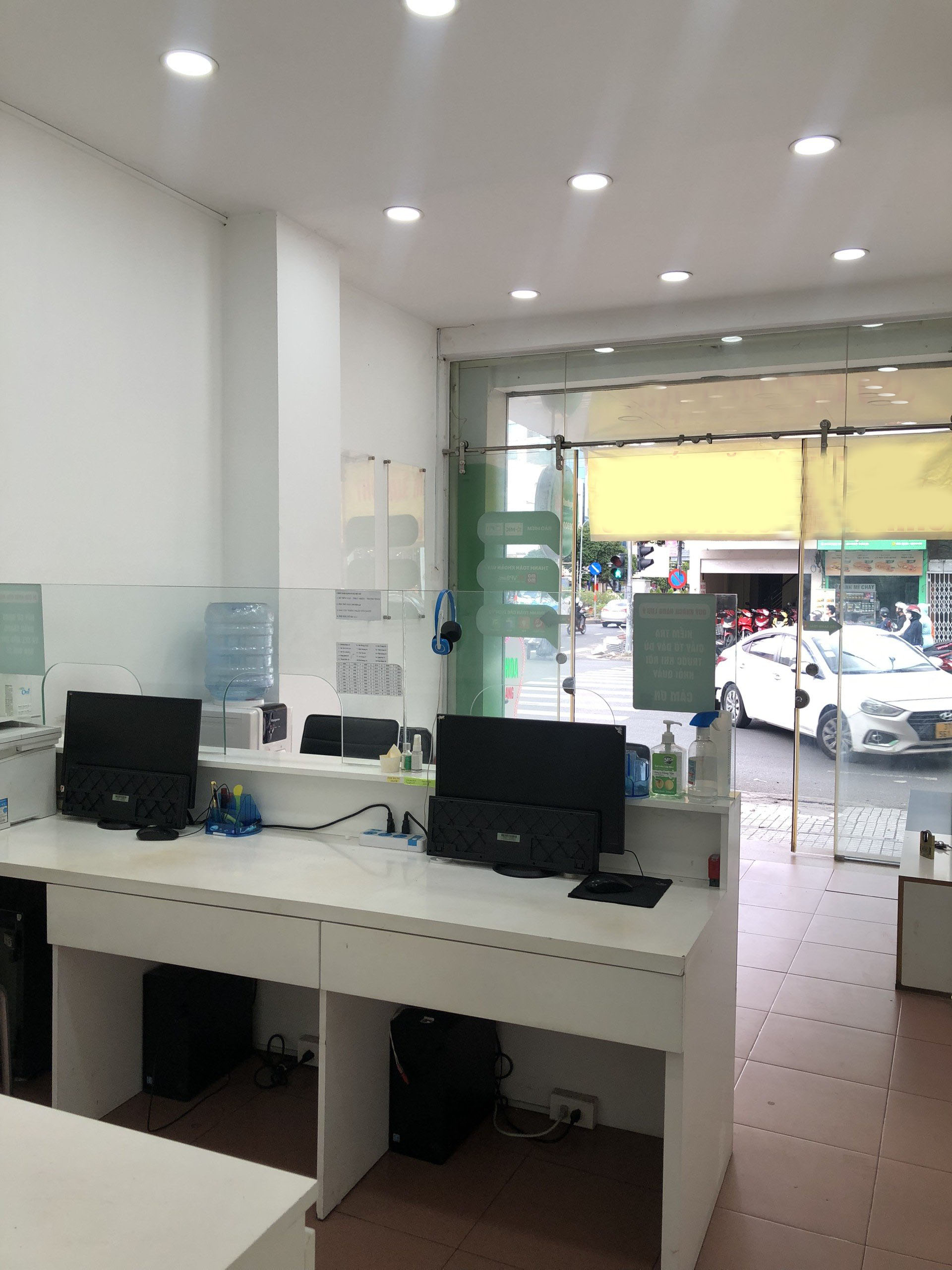 Cho thuê mặt bằng lối đi riêng mặt tiền Phan Đăng Lưu , Phường 3 , Quận Phú Nhuận